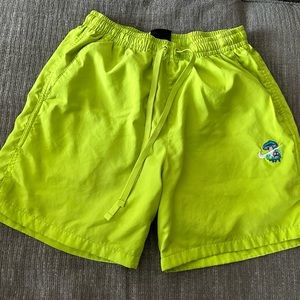 Nike Sportswear Sport Essentials
Men's Woven Lined Flow Shorts
Above the knee